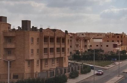 شقة - 4 غرف نوم - 3 حمامات للبيع في المجاورة الاولي - الحي الرابع غرب - مدينة الشروق - القاهرة
