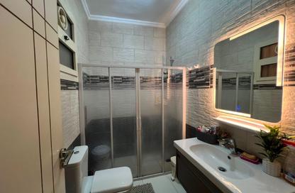 Apartment - 3 Bedrooms - 2 Bathrooms for sale in Musab Bin Omair St. - Area E - Ganoob El Acadimia - New Cairo City - Cairo Apartment - 3 Bedrooms - 2 Bathrooms for sale in Musab Bin Omair St. - Area E - Ganoob El Acadimia - New Cairo City - Cairo