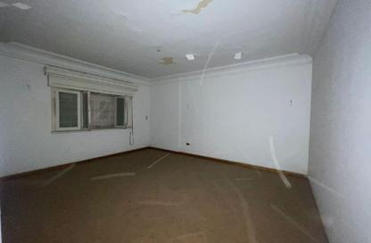 Office Space - Studio - 3 Bathrooms for rent in Gameat Al Dewal Al Arabeya St. - Mohandessin - Giza