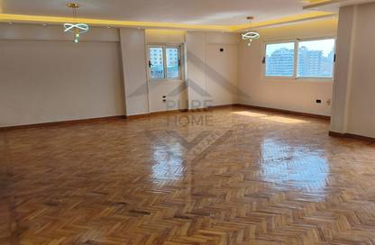 Apartment - 3 Bedrooms - 2 Bathrooms for sale in Al Geish Road - Azarita - Hay Wasat - Alexandria
