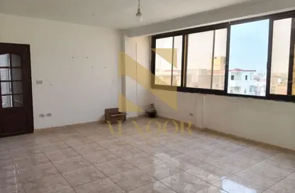 شقة - 3 غرف نوم - 2 حمامات للايجار في متفرع من شارع الكفراوي - الحي الثاني - مدينة 6 أكتوبر - الجيزة