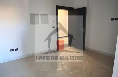 عيادة - غرفة نوم - 1 حمام للايجار في هالتاون - مدينة 6 أكتوبر - الجيزة