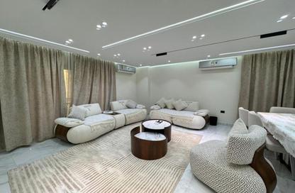 شقة - 3 غرف نوم - 4 حمامات للايجار في شارع شهاب - المهندسين - الجيزة