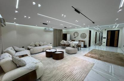 شقة - 3 غرف نوم - 4 حمامات للايجار في شارع شهاب - المهندسين - الجيزة