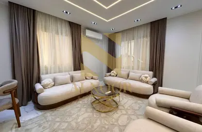 شقة - 4 غرف نوم - 3 حمامات للايجار في شارع 35 - الحي الثالث عشر - الشيخ زايد - الجيزة