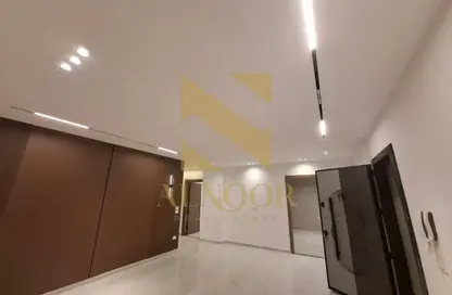 طابق كامل - 3 غرف نوم - 2 حمامات للبيع في شارع البستان - الحي التاسع - الشيخ زايد - الجيزة