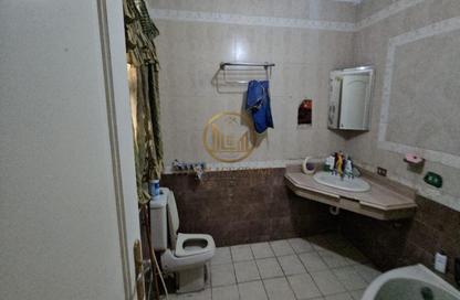 Apartment - 3 Bedrooms - 2 Bathrooms for sale in Makram Ebeid St. - 6th Zone - Nasr City - Cairo