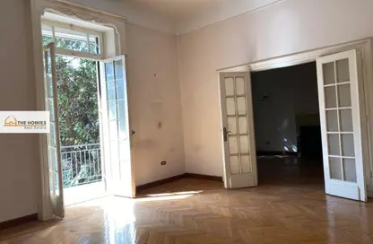 Apartment - 5 Bedrooms - 2 Bathrooms for sale in Al Kamel Mohamed St. - Zamalek - Cairo