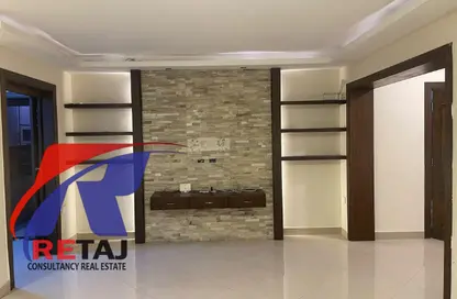 Apartment - 2 Bedrooms - 1 Bathroom for rent in Mohamed Hassan Al Gamal St. - 6th Zone - Nasr City - Cairo