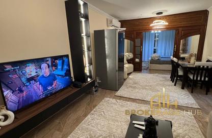 Apartment - 2 Bedrooms - 1 Bathroom for rent in Dr Mahmoud Ibrahim St. - Al Hadiqah Al Dawliyah - 7th District - Nasr City - Cairo