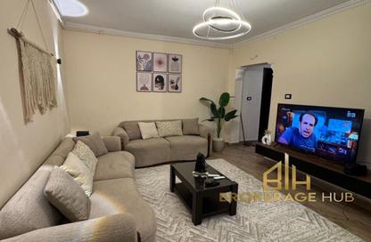 Apartment - 2 Bedrooms - 1 Bathroom for rent in Dr Mahmoud Ibrahim St. - Al Hadiqah Al Dawliyah - 7th District - Nasr City - Cairo