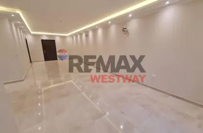 Apartment - 3 Bedrooms - 3 Bathrooms for rent in October Plaza - 6 October Compounds - 6 October City - Giza