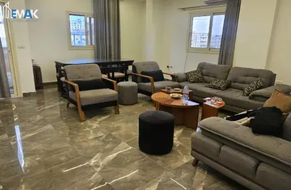 شقة - 3 غرف نوم - 3 حمامات للبيع في شارع عبد الرحمن الرافعي - محلية 6 - الحي الاول - مدينة العبور - القليوبية