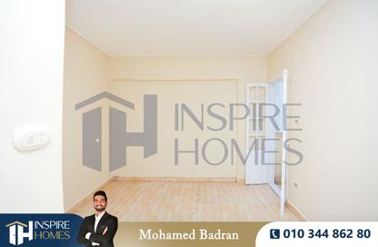 Apartment - 2 Bedrooms - 1 Bathroom for sale in Cleopatra - Hay Sharq - Alexandria