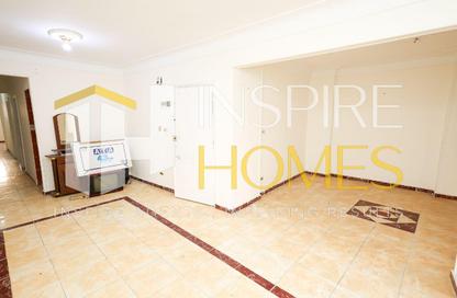 Apartment - 3 Bedrooms - 1 Bathroom for sale in Mohammad Ngeeb Street - Sidi Beshr - Hay Awal El Montazah - Alexandria
