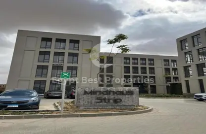 Office Space - 6 Bedrooms - 1 Bathroom for sale in District 5 - 5th Settlement Compounds - The 5th Settlement - New Cairo City - Cairo