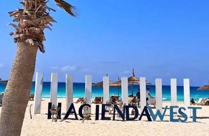 Chalet - 2 Bedrooms - 2 Bathrooms for sale in Hacienda West - Ras Al Hekma - North Coast
