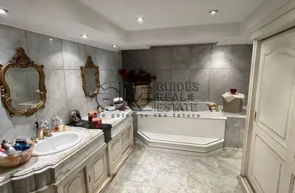 Apartment - 4 Bedrooms - 2 Bathrooms for sale in Mosadak St. - Dokki - Giza