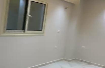 Apartment - 3 Bedrooms - 2 Bathrooms for rent in Mostashareen - North Investors Area - New Cairo City - Cairo