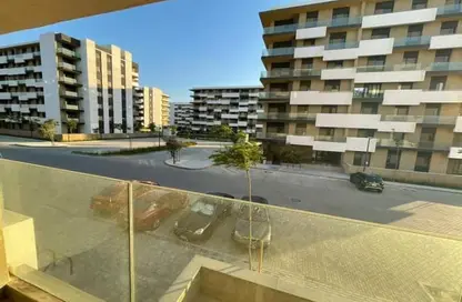 شقة - 2 غرف نوم - 2 حمامات للبيع في كمبوند البروج - كمبوندات الشروق - مدينة الشروق - القاهرة