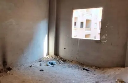 شقة - 3 غرف نوم - 2 حمامات للبيع في المنطقة الرابعة - مدينة الشروق - القاهرة