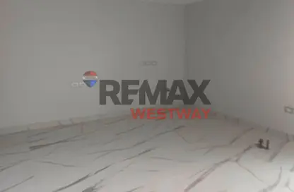 Office Space - Studio - 2 Bathrooms for rent in The Gate Plaza Mall - 10th District - Sheikh Zayed City - Giza
