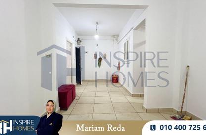 Apartment - 2 Bedrooms - 1 Bathroom for sale in Ahmed Basha Turk St. - Fleming - Hay Sharq - Alexandria