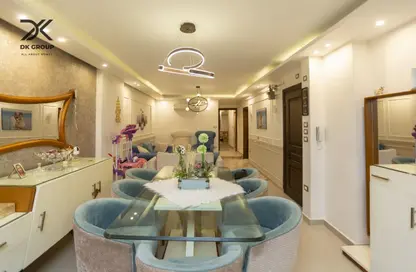 شقة - 4 غرف نوم - 2 حمامات للبيع في شارع الاقبال - لوران - حي شرق - الاسكندرية