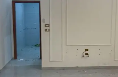 شقة - 3 غرف نوم - 2 حمامات للبيع في المجاورة الرابعة - المنطقة الخامسة - مدينة الشروق - القاهرة