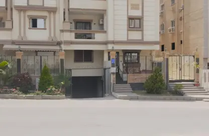 Apartment - 3 Bedrooms - 3 Bathrooms for sale in North Lotus - El Lotus - New Cairo City - Cairo