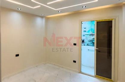 Apartment - 2 Bedrooms - 1 Bathroom for sale in Al Geish Road - Camp Chezar - Hay Wasat - Alexandria