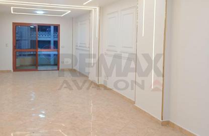 Apartment - 3 Bedrooms - 2 Bathrooms for sale in Mahmoud Al Essawy St. - Miami - Hay Awal El Montazah - Alexandria