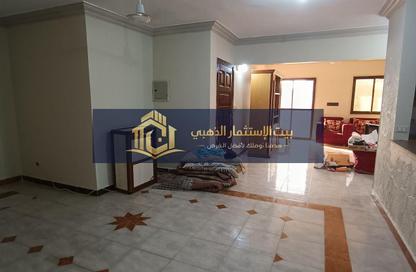 بناية كاملة - 8 غرف نوم - 8 حمامات للبيع في الحي الرابع - مدينة 6 أكتوبر - الجيزة
