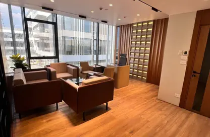 مساحات مكتبية - 8 غرف نوم - 2 حمامات للايجار في سنترال افينيو - الحي الثاني - الشيخ زايد - الجيزة