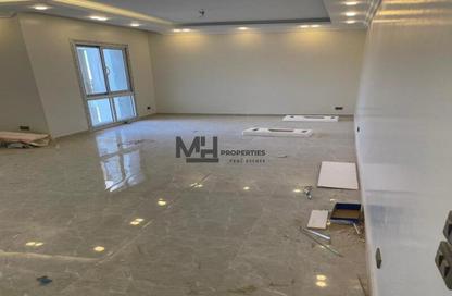 Apartment - 3 Bedrooms - 3 Bathrooms for rent in Garden Residence - Hyde Park - New Cairo City - Cairo