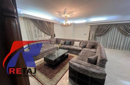 شقة - 4 غرف نوم - 3 حمامات للايجار في شارع الدكتور حسن الشريف - المنطقة الثامنة - مدينة نصر - القاهرة