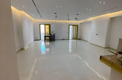 شقة - 3 غرف نوم - 4 حمامات للبيع في ميدان سفنكس - المهندسين - الجيزة