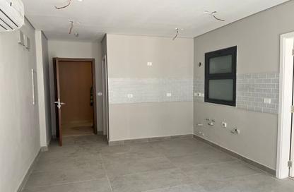 شقة - غرفة نوم - 2 حمامات للبيع في فيلدج ويست - كمبوندات الشيخ زايد - الشيخ زايد - الجيزة