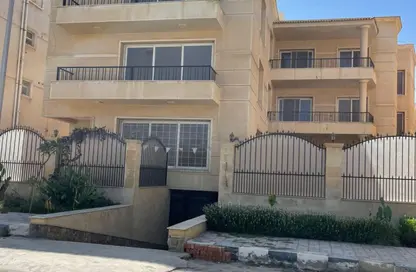 فيلا - 8 غرف نوم - 8 حمامات للبيع في المنطقة ب - حى جنوب الاكايمية - مدينة القاهرة الجديدة - القاهرة