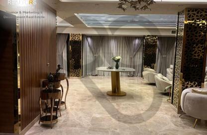 Villa - 6 Bedrooms - 6 Bathrooms for sale in Royal City - Sheikh Zayed Compounds - Sheikh Zayed City - Giza