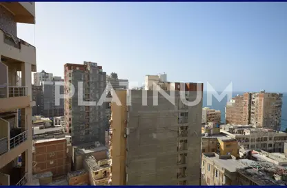 Apartment - 3 Bedrooms - 1 Bathroom for sale in Doctor Ahmed Al Sayed St. - Sidi Gaber - Hay Sharq - Alexandria