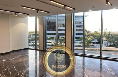 محل تجاري - استوديو - 2 حمامات للبيع في 5 اي لواترواي - الطريق الدائري - التجمع الخامس - مدينة القاهرة الجديدة - القاهرة