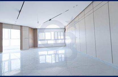 Apartment - 2 Bedrooms - 2 Bathrooms for sale in Al Geish Road - Glim - Hay Sharq - Alexandria