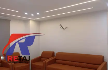 عيادة - 4 غرف نوم - 3 حمامات للبيع في شارع جسر السويس - النزهه الجديدة - النزهة - القاهرة