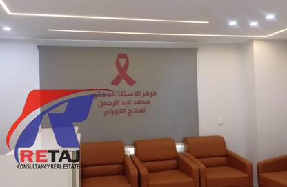 عيادة - 4 غرف نوم - 3 حمامات للبيع في شارع جسر السويس - النزهه الجديدة - النزهة - القاهرة