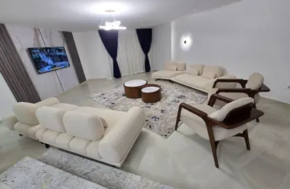 شقة - 3 غرف نوم - 2 حمامات للايجار في شارع الدكتور سيد صبري - المنطقة الثامنة - مدينة نصر - القاهرة