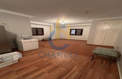 Apartment - 3 Bedrooms - 2 Bathrooms for sale in Doctor Ali Mosharafa St. - Al Narges 6 - Al Narges - New Cairo City - Cairo