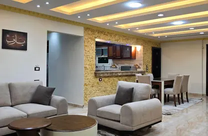 شقة - 3 غرف نوم - 3 حمامات للبيع في شارع اسراء المعلمين - المهندسين - الجيزة