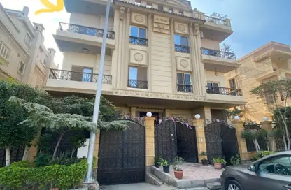 (بنتهاوس  (روف - 4 غرف نوم - 5 حمامات للبيع في المنطقة ب - حى جنوب الاكايمية - مدينة القاهرة الجديدة - القاهرة