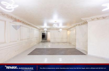Apartment - 3 - 3 for sale in Abdel Salam Aref St. - Laurent - Hay Sharq - Alexandria